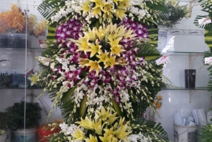 Vòng hoa chia buồn hoa viếng tang lễ 3 tầng 032