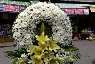Vòng hoa chia buồn hoa viếng tang lễ 036