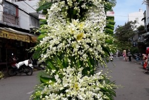 Vòng hoa chia buồn hoa viếng tang lễ 3 tầng 037